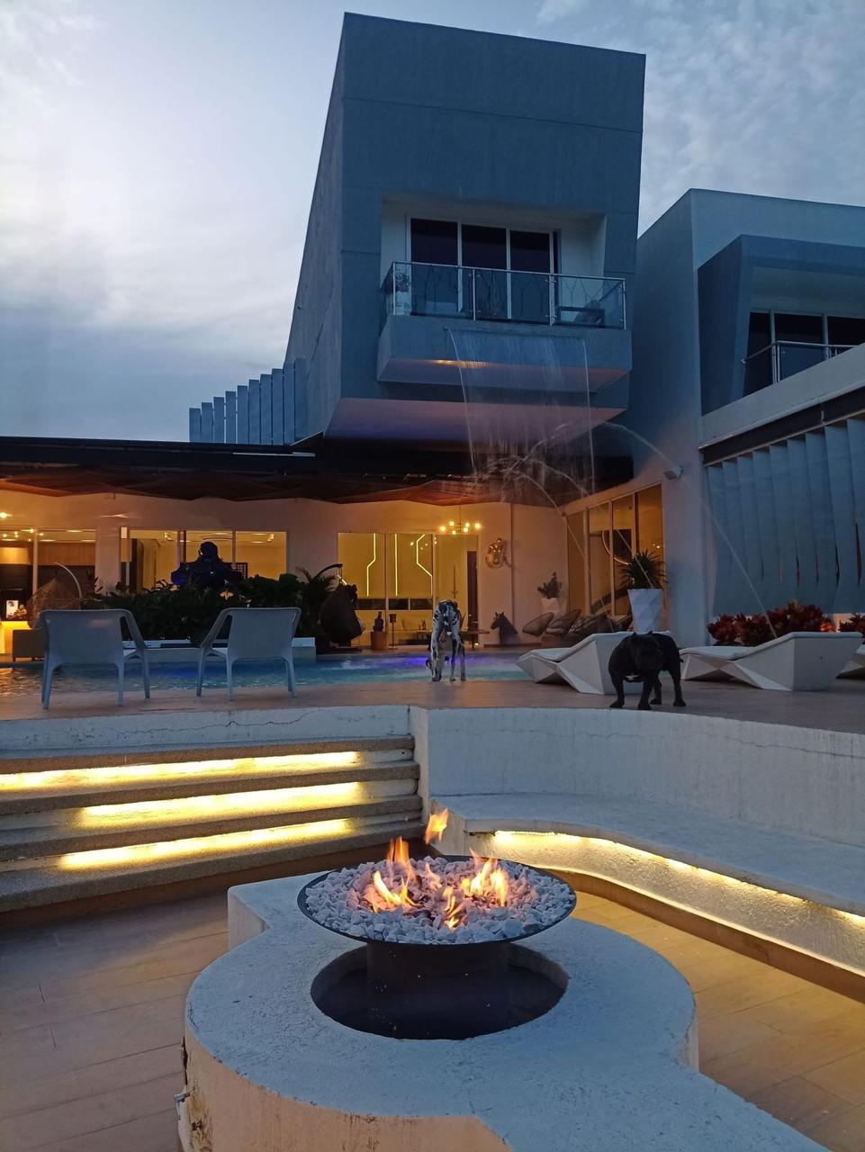 Lounge Fire Pit